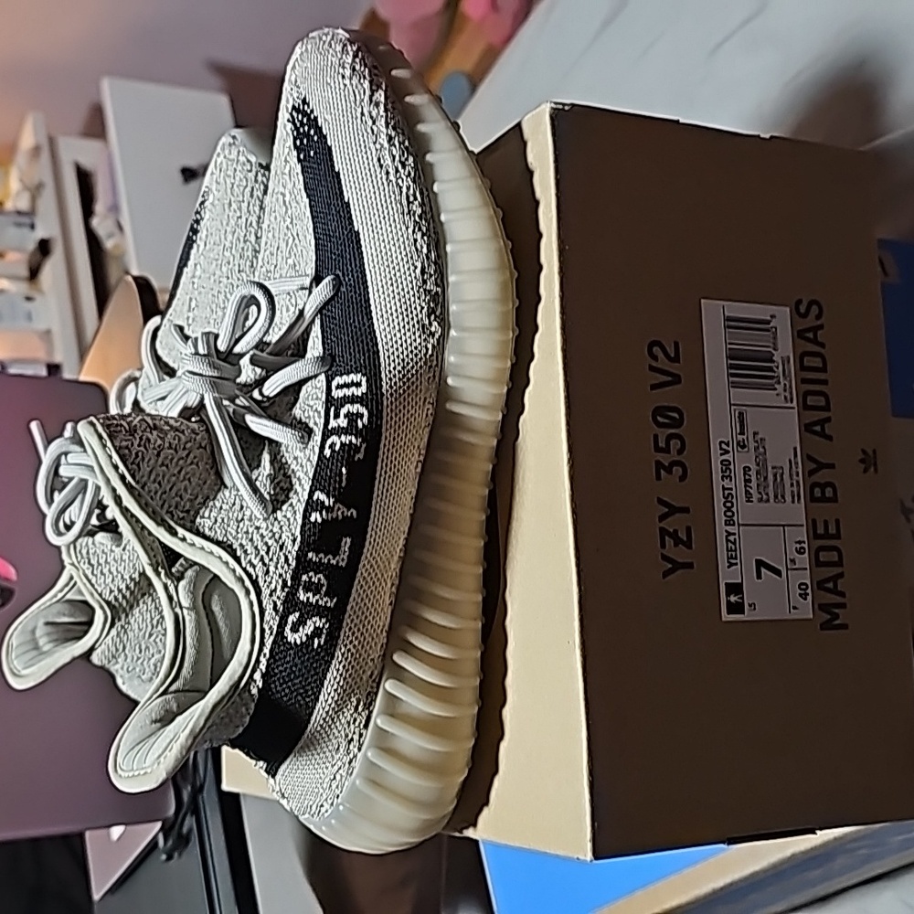 Yeezy 350, size 7, Slate
